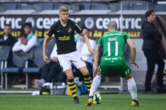 s Anton Saletros och Hammarbys Vladimir Rodic