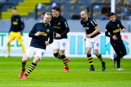 s Sebastian Larsson