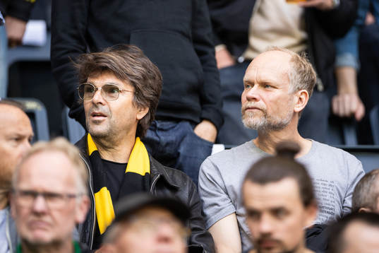 Niklas Strömstedt och Kristian Luuk på läktaren