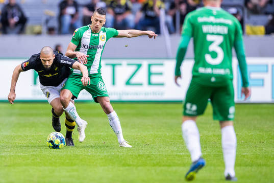 s Panajotis Dimitriadis och Hammarbys Nikola Djurdjic i