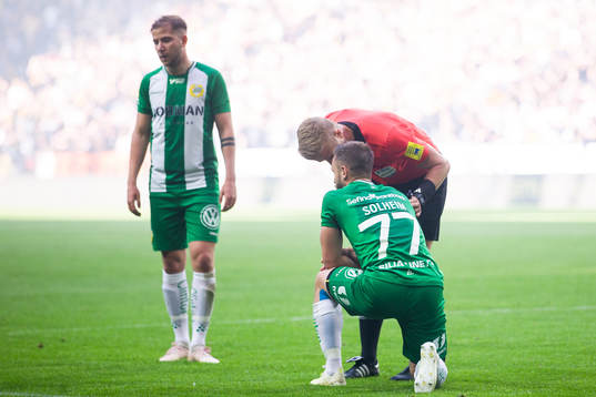 Hammarbys Mats Solheim lämnar plan på grund av skada