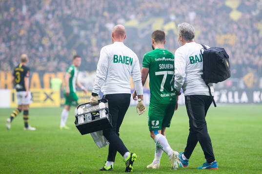 Hammarbys Mats Solheim lämnar plan på grund av skada