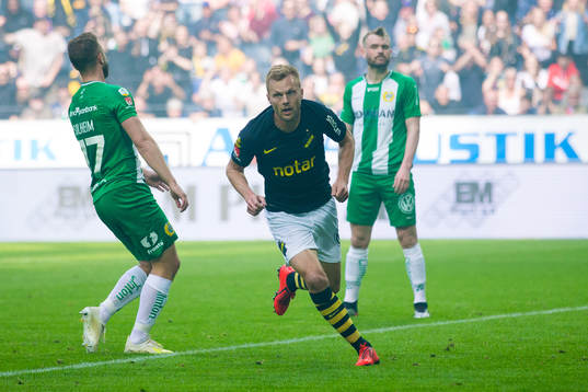 s Sebastian Larsson jublar