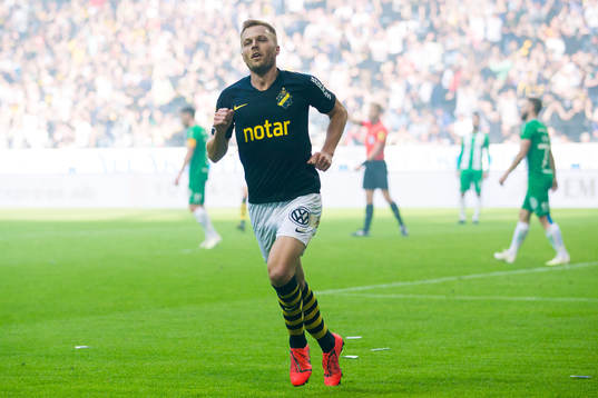 s Sebastian Larsson jublar