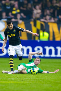 s Tarik Elyounoussi och Hammarbys Darijan Bojanic