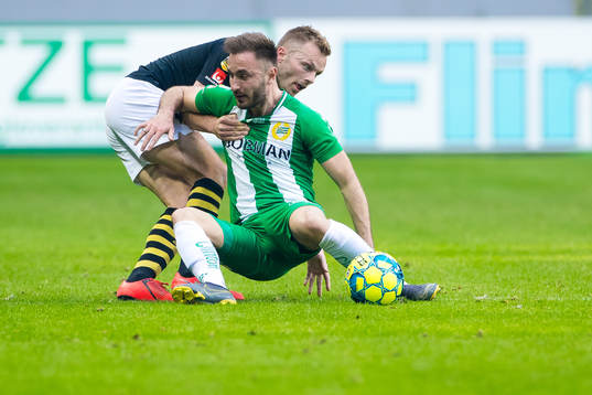 s Sebastian Larsson och Hammarbys Muamer Tankovic