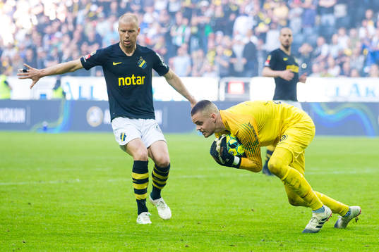 s målvakt Oscar Linnér och Per Karlsson