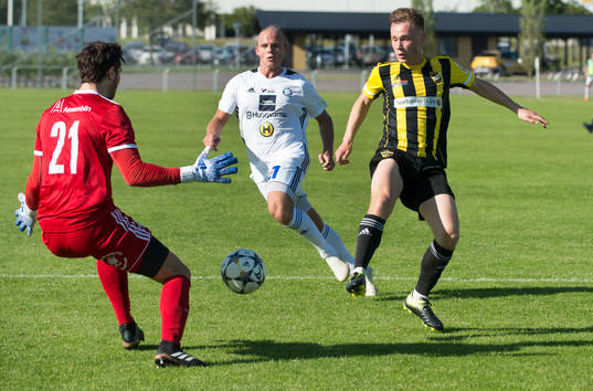 IFK Hässleholms Theo Ekström i matchen i division 2