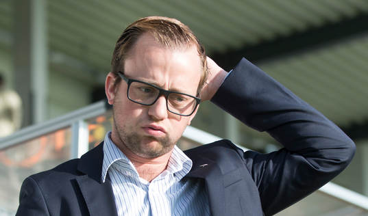 IFK Hässleholms tränare Jonas Jönsson i matchen i