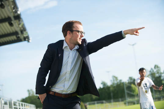 IFK Hässleholms tränare Jonas Jönsson  i matchen i