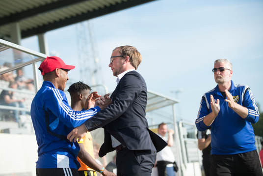 IFK Hässleholms tränare Jonas Jönsson jublar