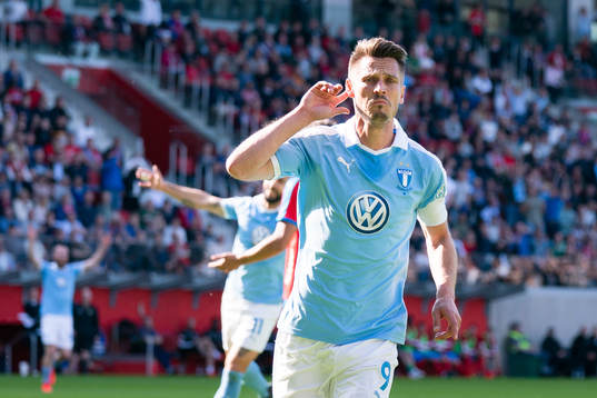 2 Malmö FFs Markus Rosenberg jublar