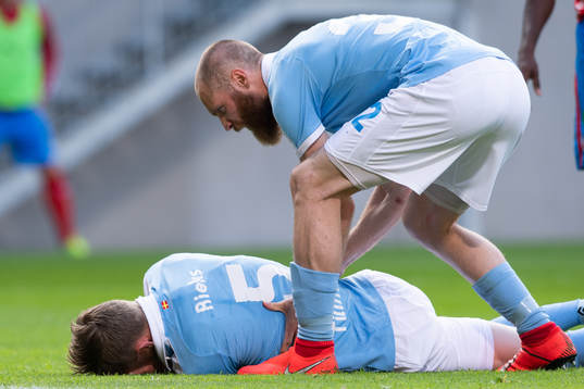 2 Malmö FFs Sören Rieks ligger ner