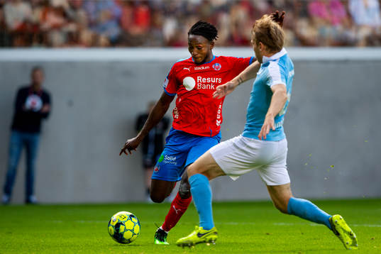 2 Helsingborgs Mamudu Moro och Malmö FFs Oscar Lewicki