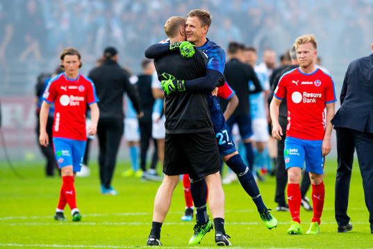 2 Malmö FFs målvakt Johan Dahlin jublar