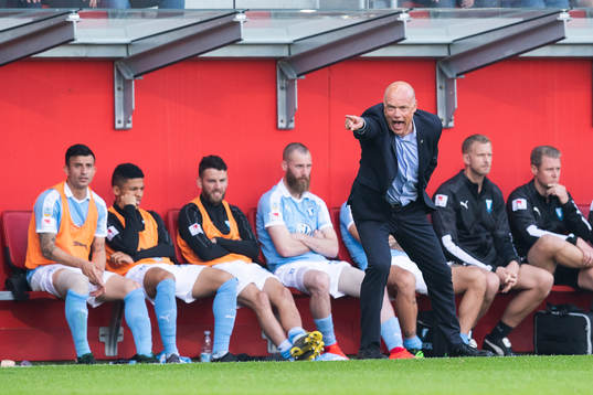 2 Malmö FFs tränare Uwe Rösler gestikulerar