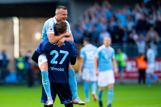 2 Malmö FFs Eric Larsson kramar om Johan Dahlin