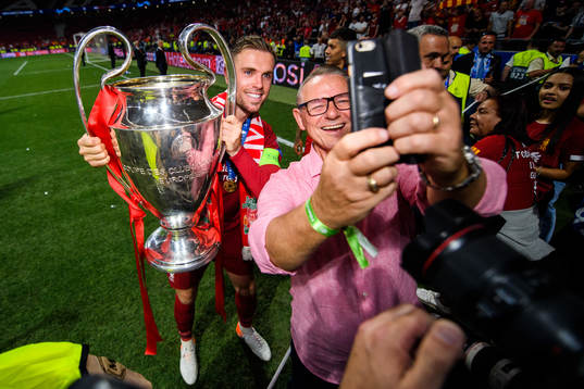 Jordan Henderson of Liverpool celebrate with the trophy