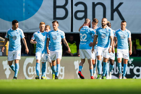 2 Malmö FFs Markus Rosenberg jublar med lagkamrater