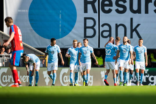 2 Malmö FFs Markus Rosenberg jublar med lagkamrater