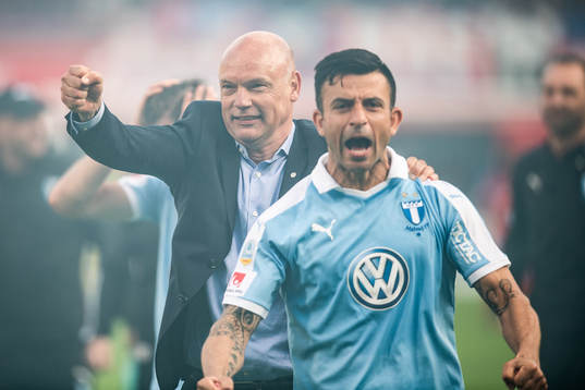 2 Malmö FFs tränare Uwe Rösler och Behrang Safari jublar