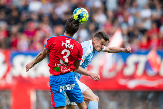 2 Helsingborgs Fredrik Liverstam i nickduell med Malmö FFs