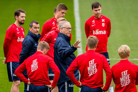 Per Joar Hansen, assistant coach, and Lars Lagerbäck, head