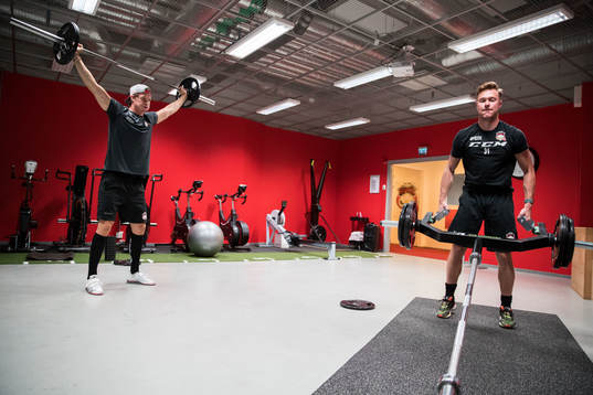 Malmö Redhawks Adam Ollas Mattsson och målvakt Lars Volden