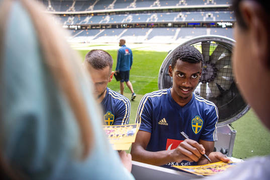 Alexander Isak of the Swedish national football team signs