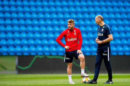 Fredrik Midtsjø and Leif Arne Lystad, physio of Norway