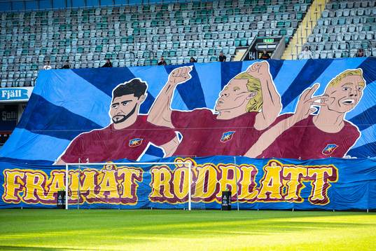 Örgrytes supportrar med ett tifo