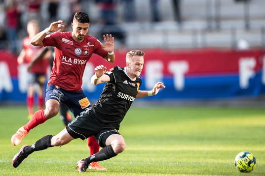 Örgrytes Ailton Almeida och Syrianskas Noi Olafsson