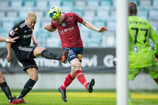 Örgrytes David Engström med en målchans