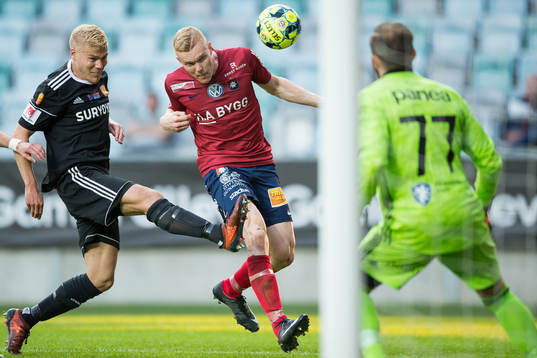 Örgrytes David Engström med en målchans