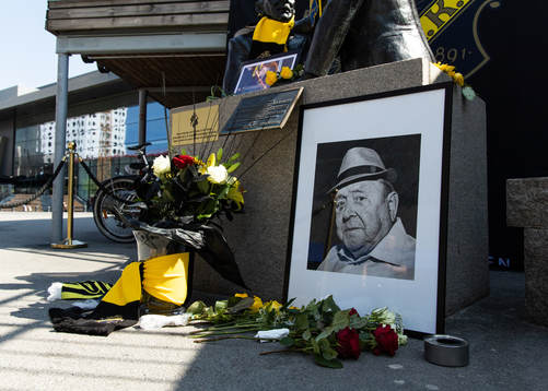 Minneslund för Lennart Johansson anordnad av AIK Fotboll