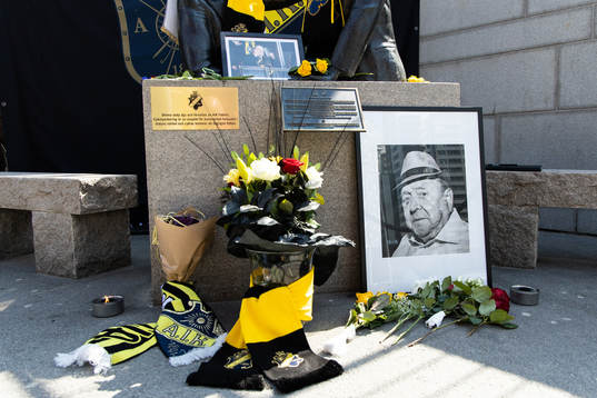 Minneslund för Lennart Johansson anordnad av AIK Fotboll