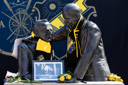 Minneslund för Lennart Johansson anordnad av AIK Fotboll