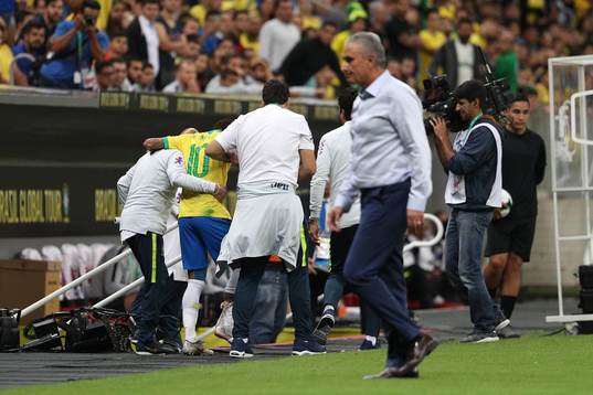 -- BRASILIA, June 6, 2019 -- Brazil s Neymar (2nd L) walks