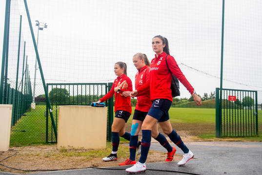 Emilie Bosshard Haavi, Frida Leonhardsen Maanum and Ingrid