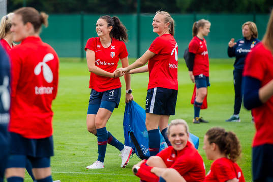 Ingrid Syrstad Engen and Frida Leonhardsen Maanum of Norway