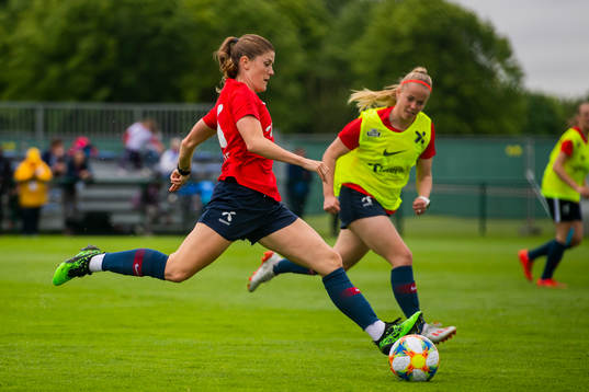 Maren Nævdal Mjelde and Therese Sessy Åsland of Norway