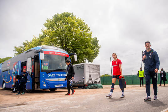 Caroline Graham Hansen of Norway and Terje Skeie, head of