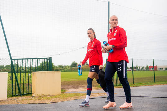Caroline Graham Hansen and Maria Thorisdottir of Norway