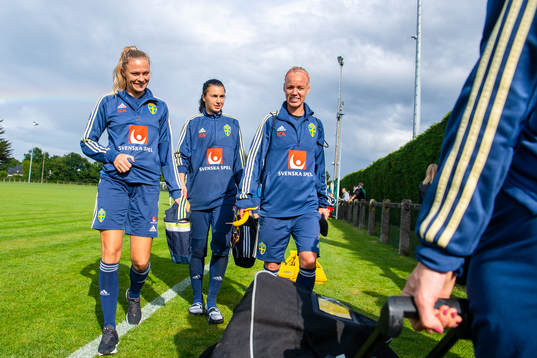 Fridolina Rolfö, goalkeeper Zecira Musovic and Caroline
