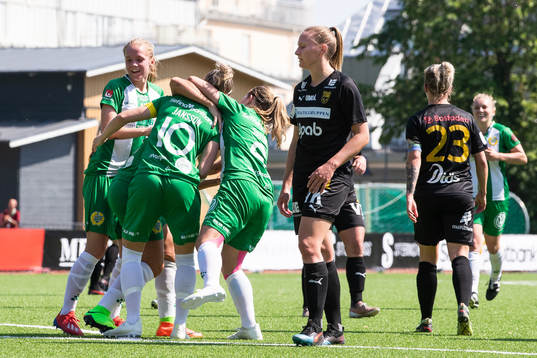 Umeås Rachel Bloznalis deppar medan Hammarbys Louise