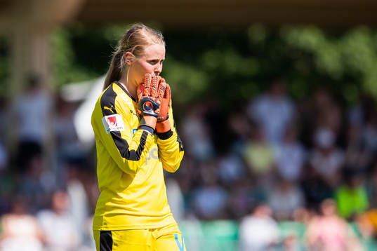 Umeås målvakt Agnes Granberg deppar