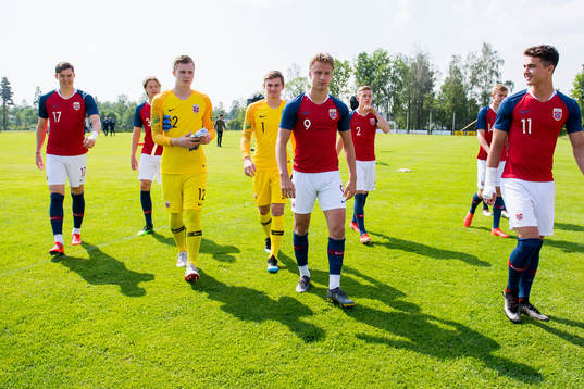 Jørgen Strand Larsen, goalkeeper Kristoffer Klaesson,