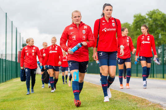 Frida Leonhardsen Maanum and Ingrid Syrstad Engen of Norway