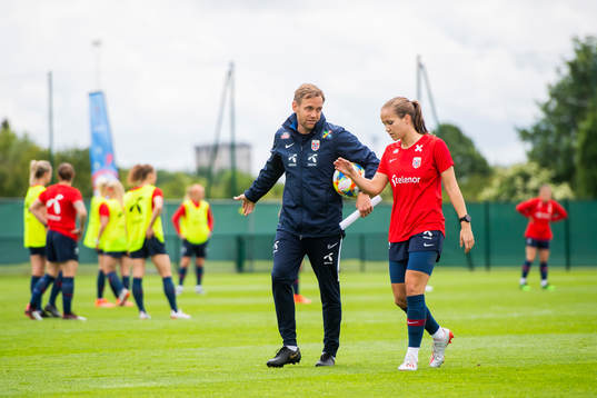 Martin Sjögren, head coach of Norway, and Guro Reiten of