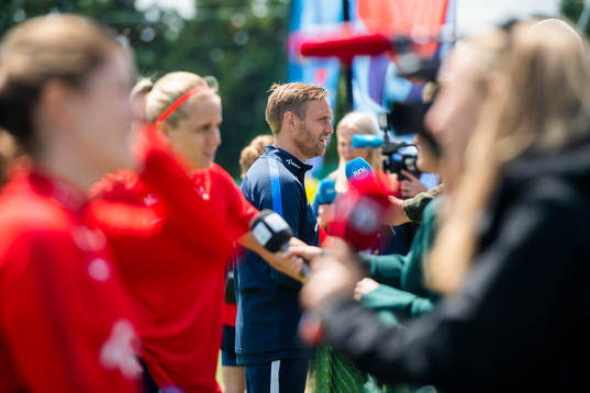 Martin Sjögren, head coach of Norway, is being interviewed